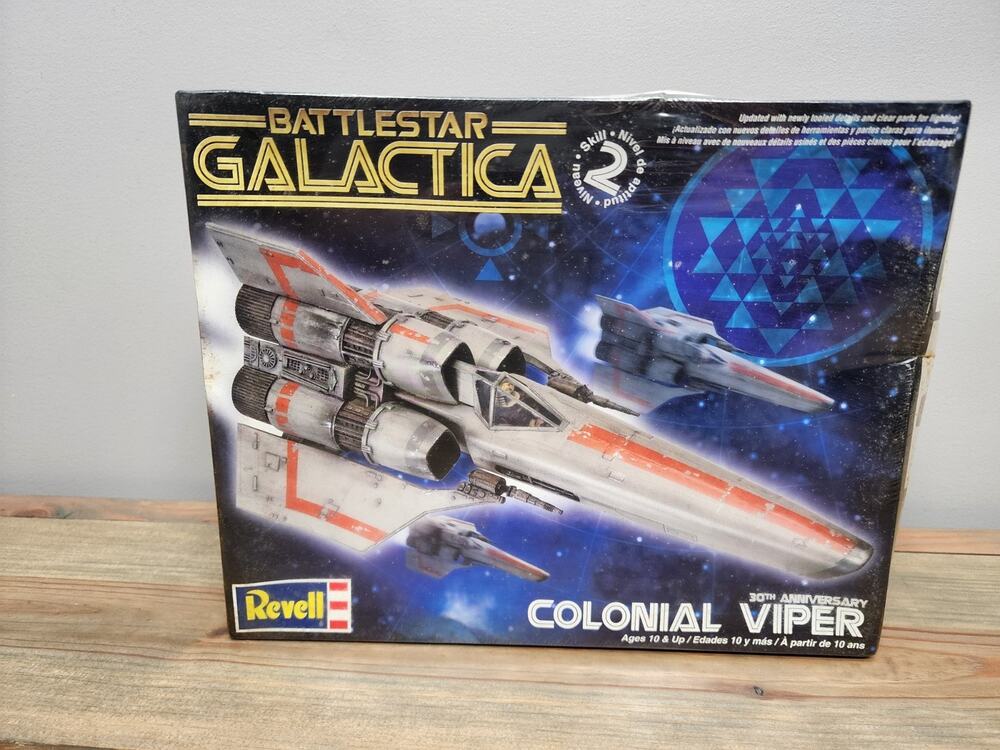 BATTLESTAR GALACTICA - 1997 Colonial Viper Revell Model 30th Anniv SEALED